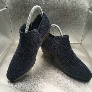 Very Volatile Navy Blue Textured Velvet Ankle Booties Women's Size 7